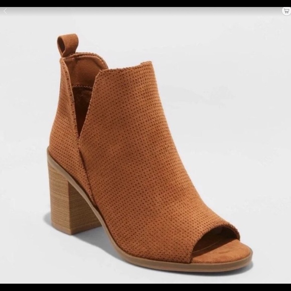 Universal Thread Cognac Block Heeled Bootie - Picture 1 of 6